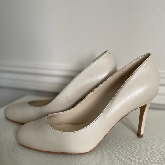 Marc Fisher Light Taupe Round Toe Leather Heels size 8 - Picture 11 of 11